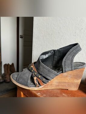 Very G Black Canvas Wedge Sandals with Brown Straps